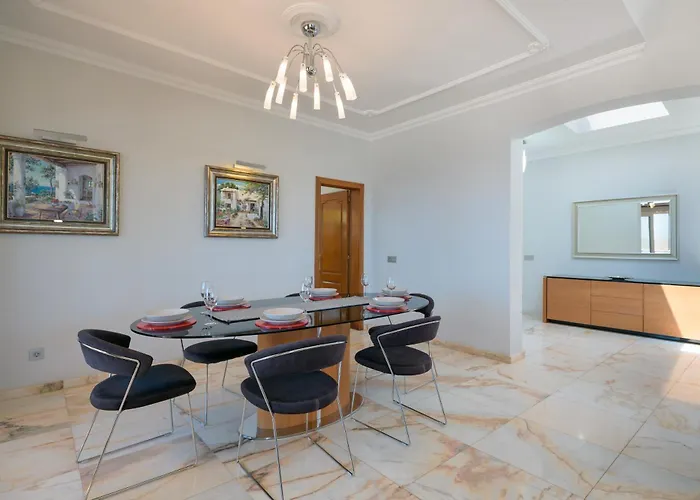 Loretta * بويرتو ذيل كارمين